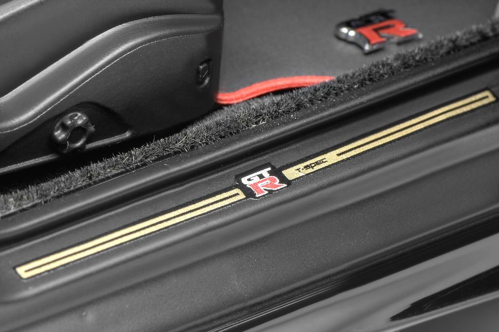 FREESTYLE MOTORHELIX Scale Nissan Track Edition Engineered By NISMO 2022 Meteor Flake Black Pearl Finished Product M83519 1/18 GT-R (R35) T-Spec