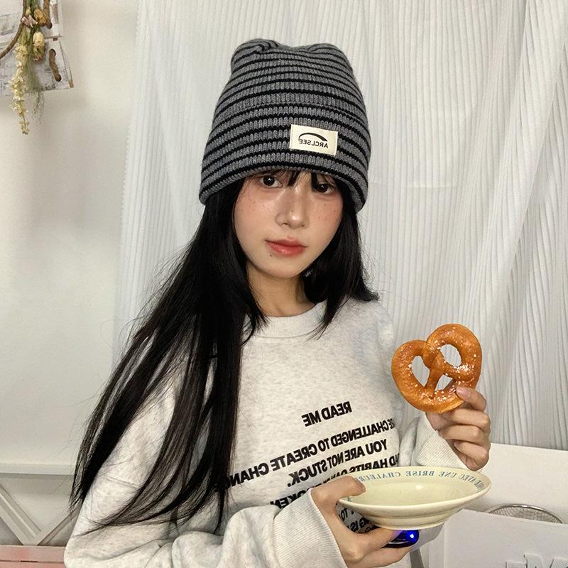 Luochi Korean Style Striped Knit Hat - Slimming & Versatile for Autumn/Winter