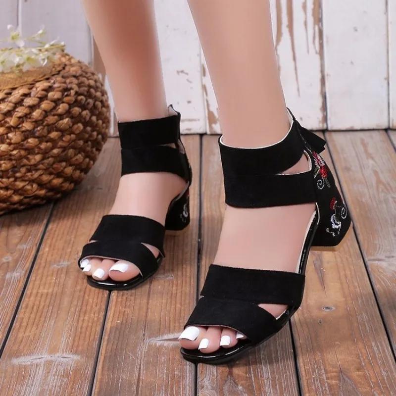 Ethnic Style Embroidered Mid-heel Sandals Women 2024 Summer All-match Thick Heel Elegant Retro Open Toe Embroidered Shoes Women