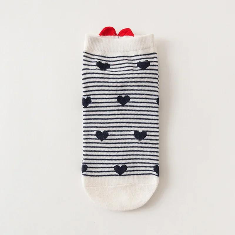 Women Breathable Cotton Stripe Ankle Socks Cute Love Heart Design Comfort Short Socks for Daily Sport Wear