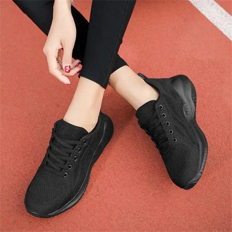 Super Lightweight Super Big Size Shoes Wide Vulcanize Women's Stylish Tennis Sneakers Ladies 2025 White Sport Outings