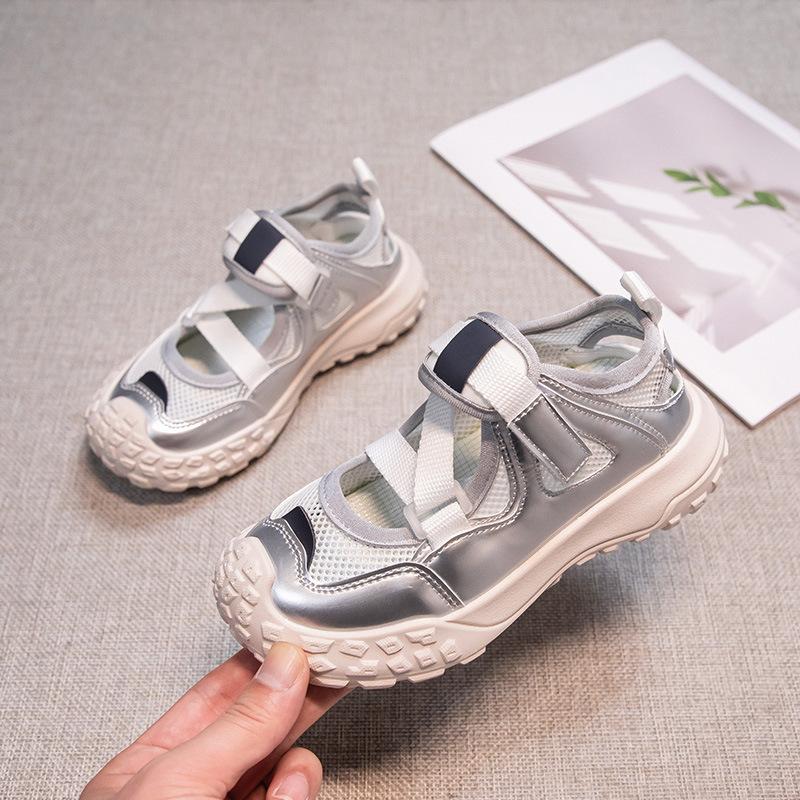 

Девочки спортивные сандалии 2025 новая детская обувь лето детская сумка голова летняя обувь девочки сетчатая обувь дышащая мягкая подошва 30 серебряный