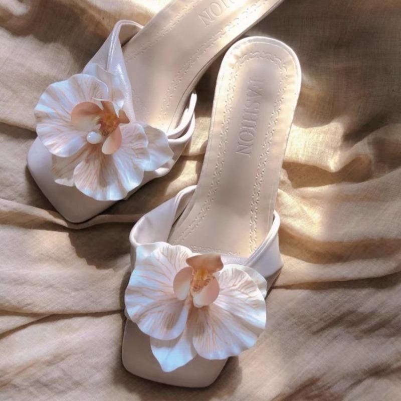 Fashion The New Summer Style of One-line Flip-flops with A Unique and Exquisite Floral Style and Fairy-like Slim Heels Is Full of Charm