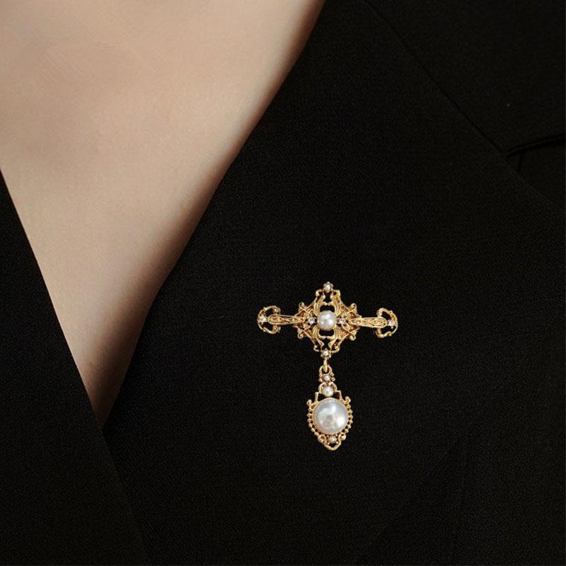 Retro Baroque Cross Openwork Pearl Brooch Pin Exquisite Sapphire Pendant Coat Collar Brooch Corsage Pin for Women