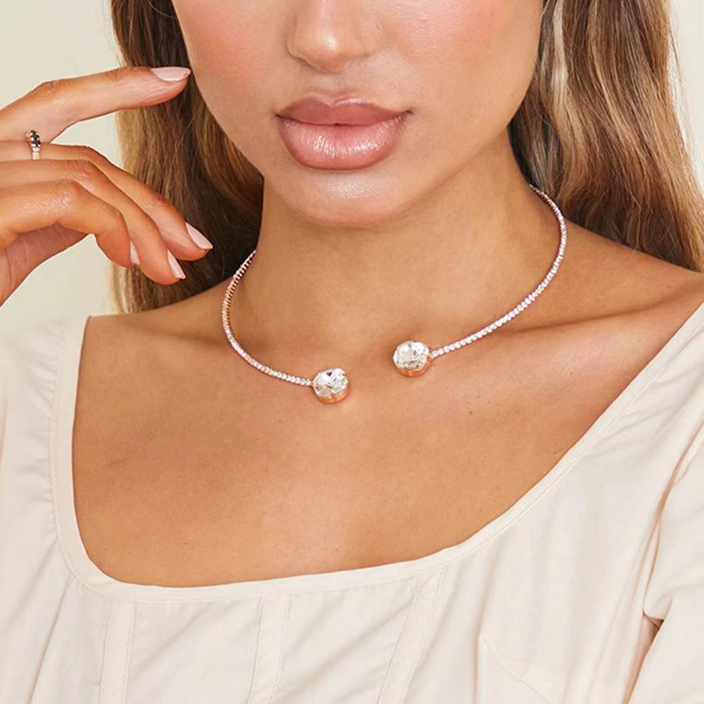 

Rhinestone Flower Pearl Choker: European & American Fashion Diamond Fairy-Slim Necklace золотий
