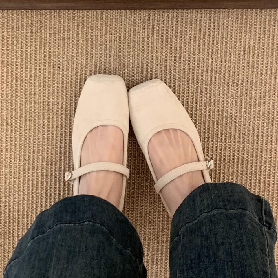 Square head shallow mouth single shoes women's spring new retro fairy gentle Doudou shoes women's flat yellow ladyshoes