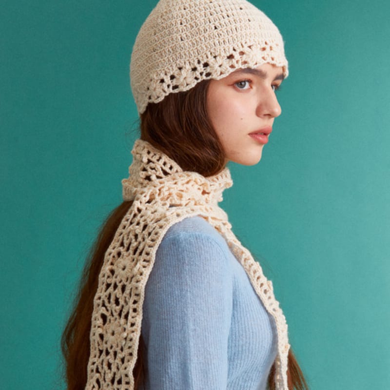 MERRYMOTIVE Handmade crochet knitted scarf (Ivory)