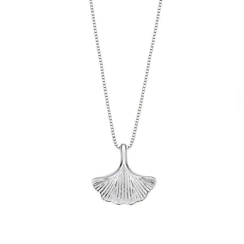 Korean Style Ginkgo Leaf Pendant Necklace - Versatile & Trendy Clavicle Chain Jewelry for Women 