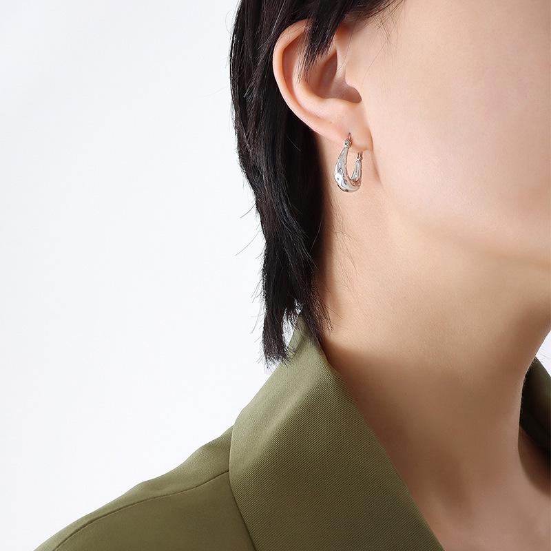 Versatile Gold-Plated U-Shaped Earrings: European & American Style Light Luxury Individual Ear Buckles