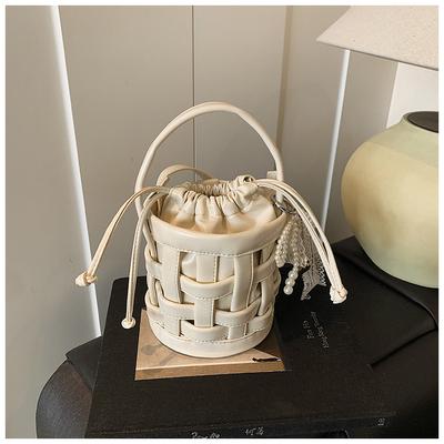 Modische gewebte kleine Tasche Damen Frühling und Sommer neu tragbare Bucket Bag Nische beliebt Umhängetasche