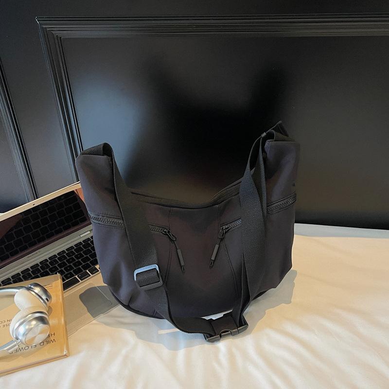 Large-capacity bag women's 2025 summer new trendy dumpling bag lightweight sporty style crossbody bag nylon cloth shoulder bag