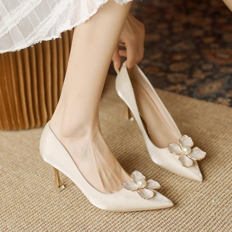 Satin White Pointed Toe Elegant Ladies High Heels Pearl Flower Decors Bridal Shoes Luxury Fashion Heeled Pumps Tacones Mujer