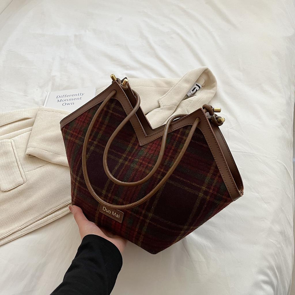 Módní kostkovaná ležérní taška tote dámská velkokapacitní dojížděcí retro taška přes rameno