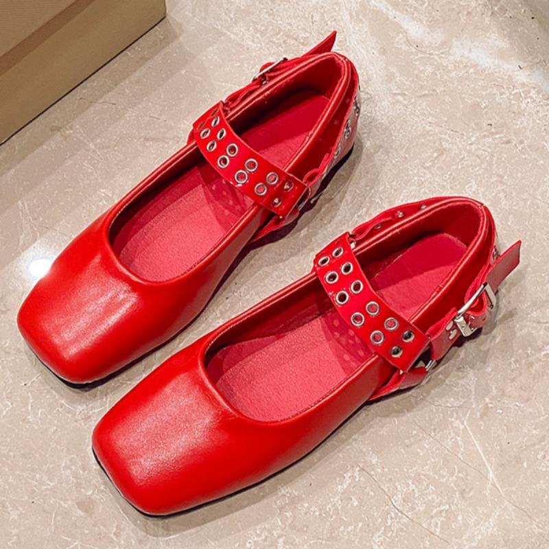 

Модная одинарная обувь Весна Новая квадратный носок мелкий вырез кожа заклепки металлическая пряжка мягкая подошва противоскользящая износостойкая обувь на плоской подошве 35 красный
