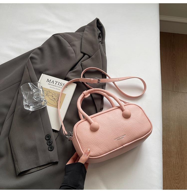 

Корейская версия модной изысканной женской сумки 2025 года, новая универсальная повседневная наплечная сумка, высококачественная текстура, однотонная сумка-мессенджер