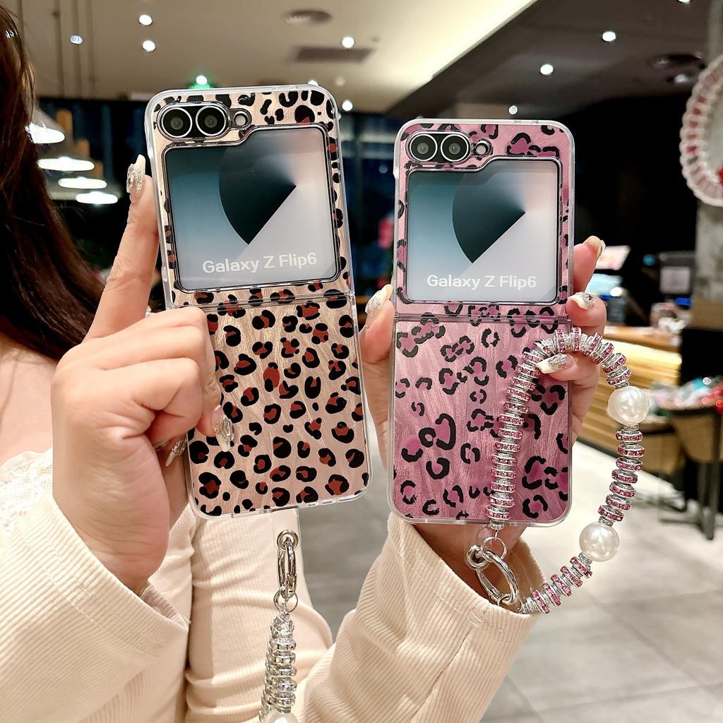 Applicable to Samsung ZFlip6 folding leopard print phone case zflip5 pearl bracelet pocket2 protective case hard case