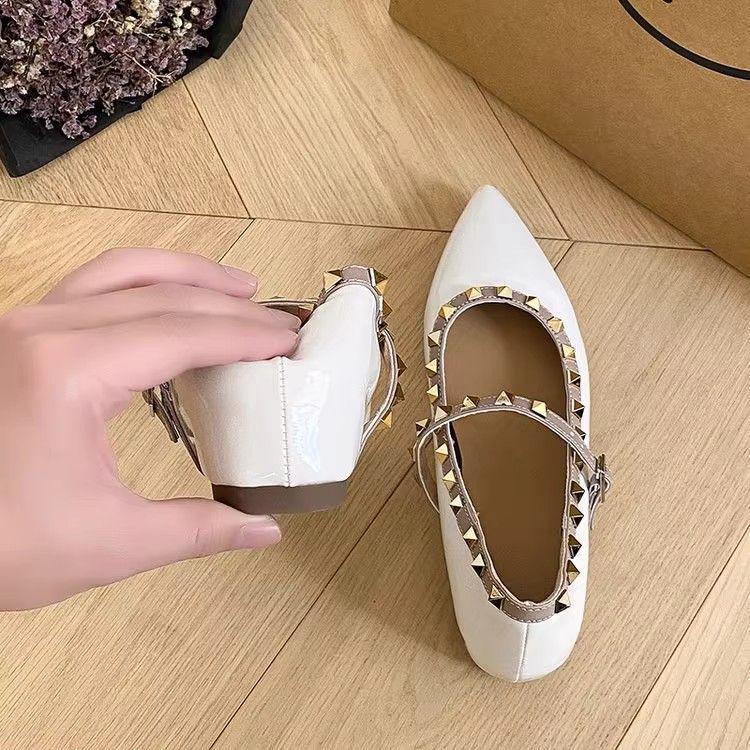 Small inner height increase single shoes women's 2025 summer temperament rivet pointed Mary Jane outside wearing shallow patent leather boat shoes