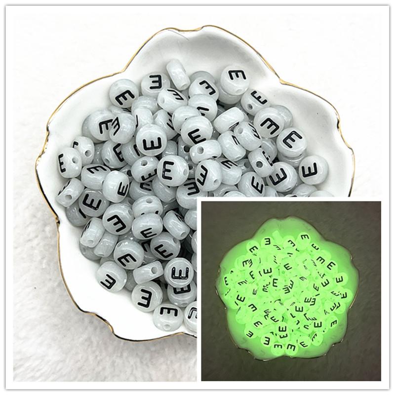 100 Stück 7x4mm A-Z Leuchtende Perlen Buchstabenperlen Acryl Abstandshalter Perlen Für Schmuckherstellung DIY Anhänger Armband
