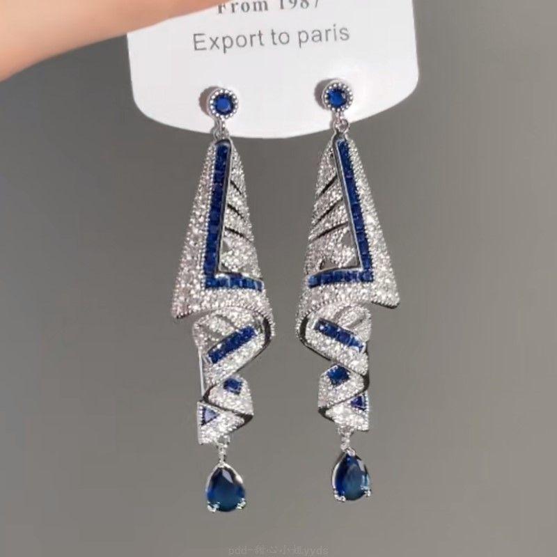 Silver needle with diamonds, water drop fringed earrings, light luxury, exquisite, high-end earrings, niche temperament, retro earrings, women