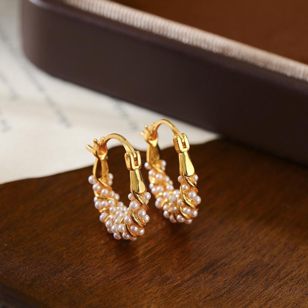 Exquisite Pearl Hoop Earrings: Elegant, Lightweight, Fashionable Design for Women