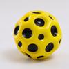 Hüpfball für Kinder, nützlicher Lochball, weicher Hüpfball, Anti-Fall-Mondform, poröses Spielzeug für den Innenbereich, ergonomisches Design