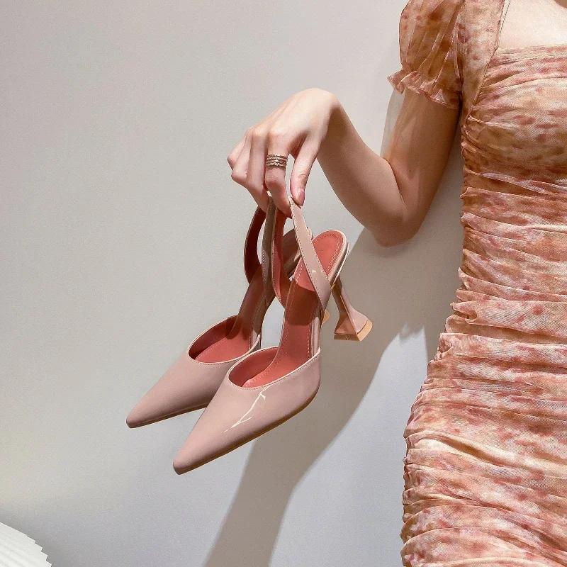 Pahar de vin lăcuit cu vârf Tocuri cu toc Femei 2024 Vară Nou Versiune coreeană de Sandale cu curea lată, cu vârf gol și toc