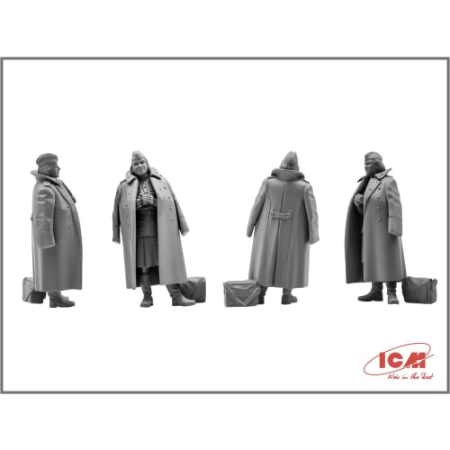 ICM 1/35 Soviet Soldiers (3 Soldiers & 1 Woman) Berlin, May 1945 Plastic Model Kit 35541