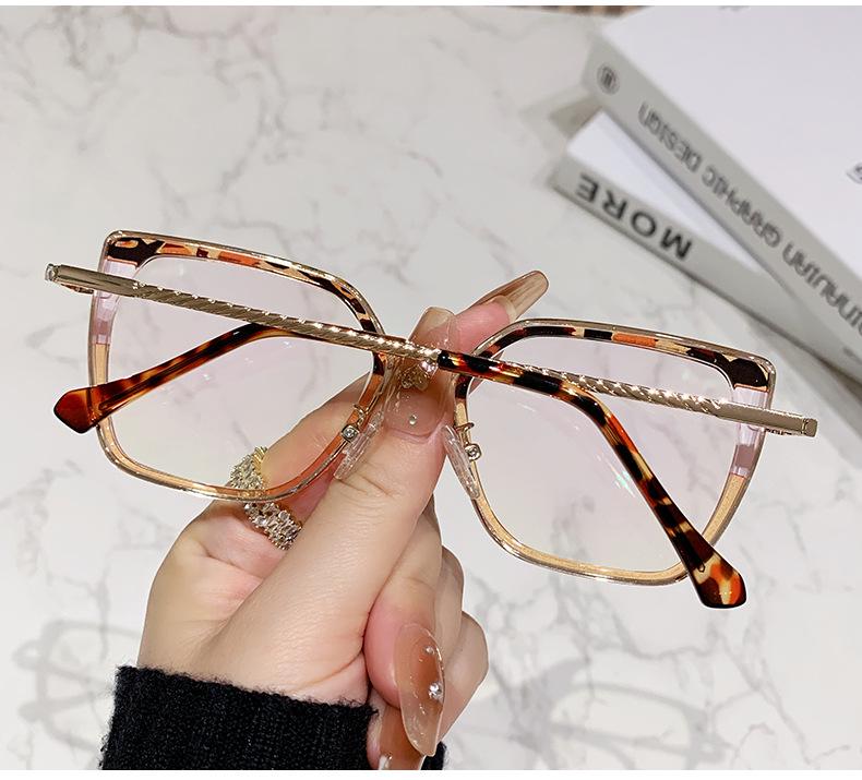 Trendy Anti-Blue Light Eyeglass Frames - Photochromic Makeup Glasses for Students & Internet Celebrities