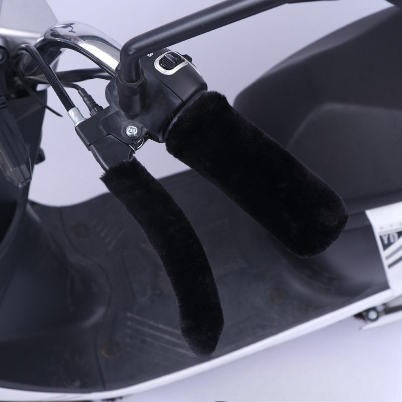 New Granular Fleece Imitation Plush Handle Cover, Anti-slip, Hand Protection and Warmth Universal for Electric Bikes, Motorcycles and Tricycles