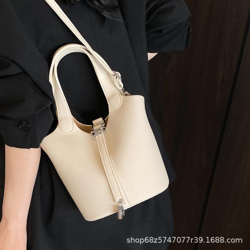 Korean version of the foreign style hand-held bucket bag women's 2025 new niche design mother and child bag commuter shoulder crossbody bag