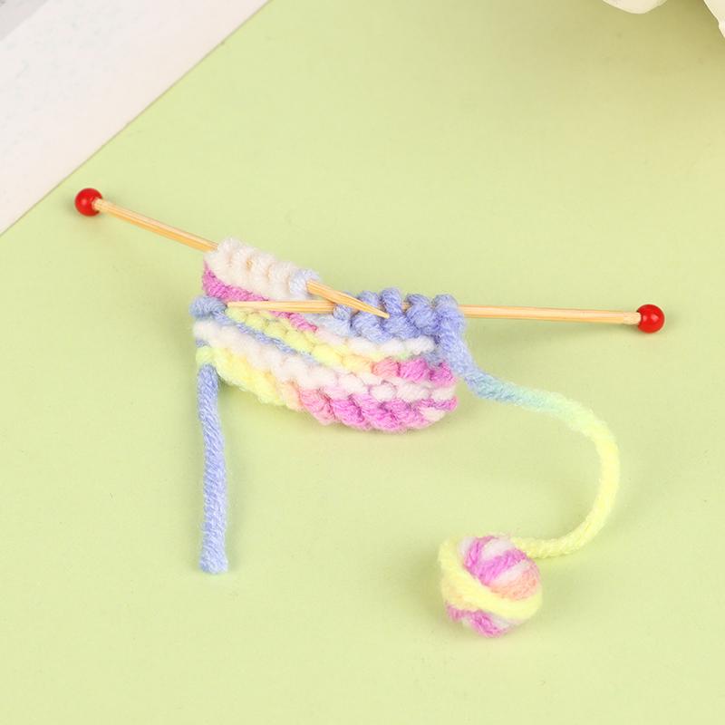 

1:12 кукольных миниатюрных свитеров для вязания шерстяных вязальных инструментов Мини-симулятор спицы для вязания свитера куклы для вязания Сцена Подарки A1