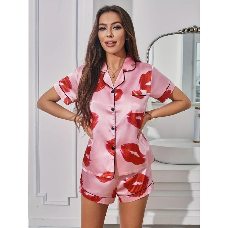 

Пижамный комплект из сатина с принтом красной помады, повседневный топ с коротким рукавом, пуговицами, лацканами и эластичными шортами для женщин, одежда для сна S розовый