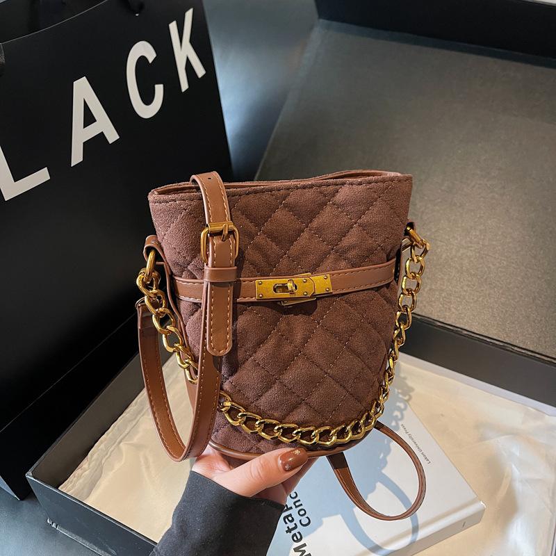 Ladies' Crossbody Bag with Leather Velvet, Diamond Grid Embroidery Thread, Chain Decoration, Small Bucket Bag, Versatile Single Shoulder Crossbody Bag