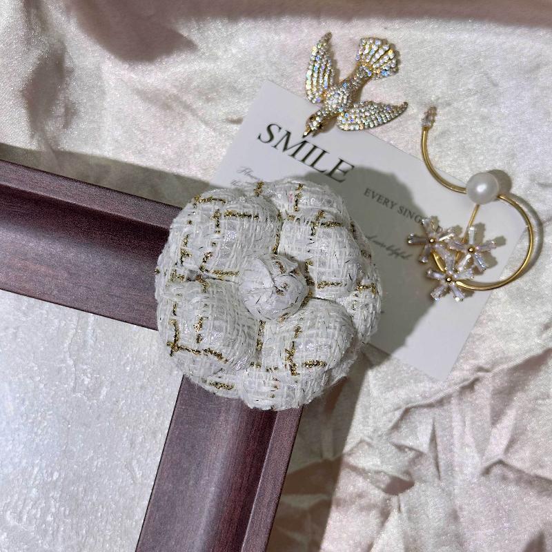 French Style Fabric Camellia Brooches Vintage Elegant Flower Lapel Pins For Women Fashion Wedding Party Badge Accessories Gifts