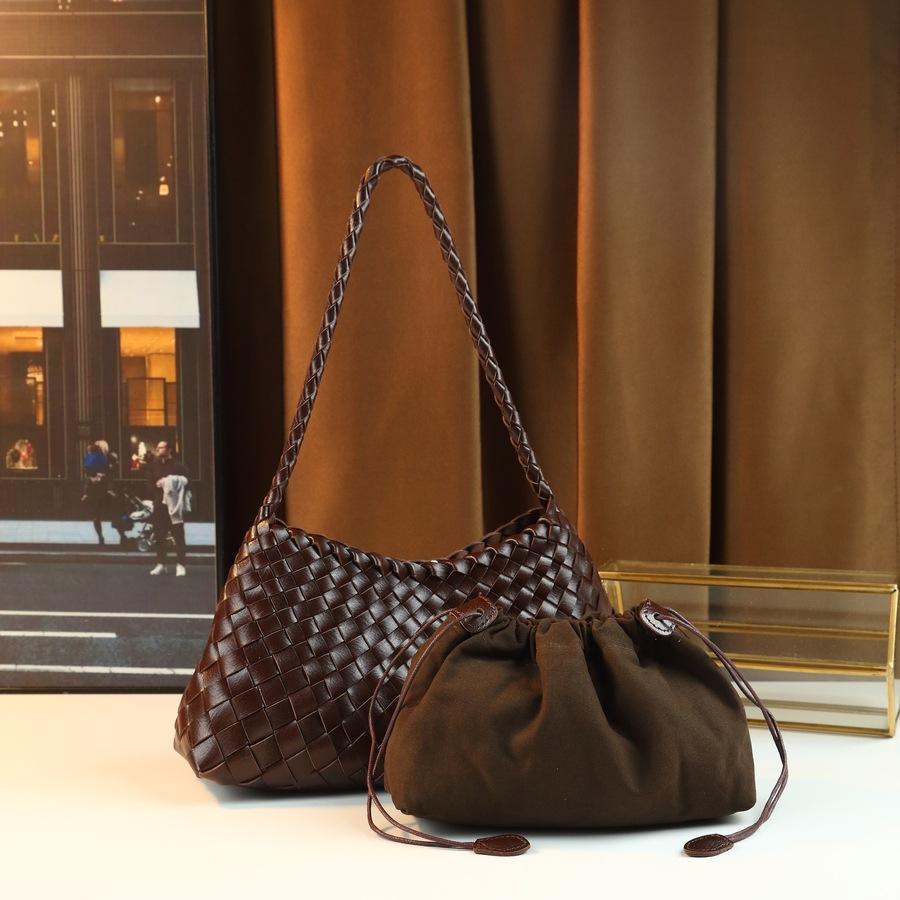 Women's New Handmade Woven Shoulder Crossbody Bag, Simple and Casual Women's Handbag, Armpit Bag, Fashionable New Moon