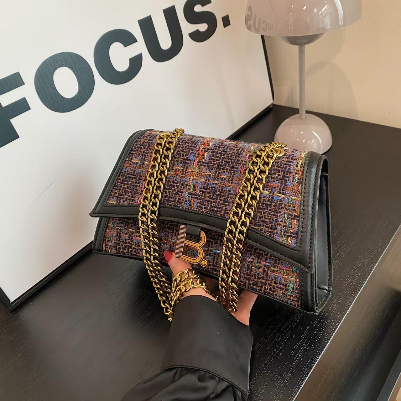 

Shoulder Chain Small Square Bag Light Luxury Fashion Atmosphere Retro Trendy Lady чорний