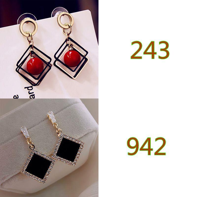 

Изысканные квадратные женские корейские серьги со стразами 243+942