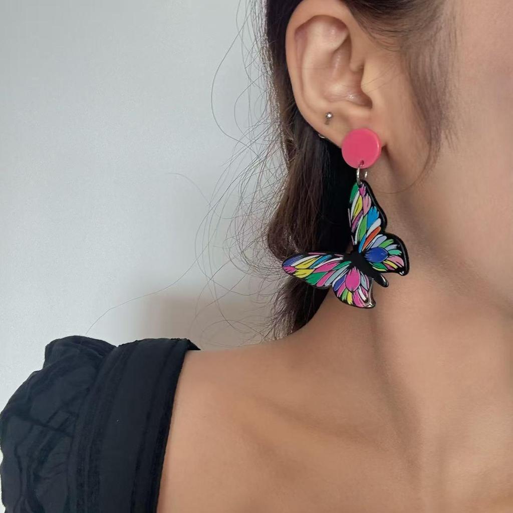 Retro 3D Schmetterlingsohrringe: Handbemalte Acryl-Kollektion im Ethno-Stil für Damen