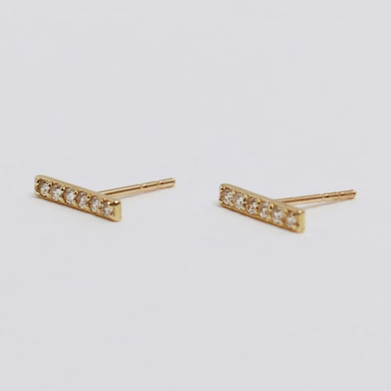 Less is more 4K gold cubic bar earring