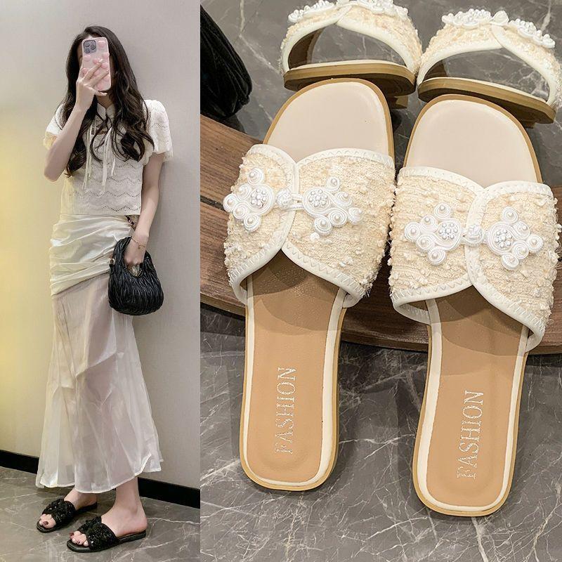 Xiaoxiangfeng versatile women's shoes 2025 summer new pearl one-word cool slippers rhinestone fashion women's one-word flat bottom