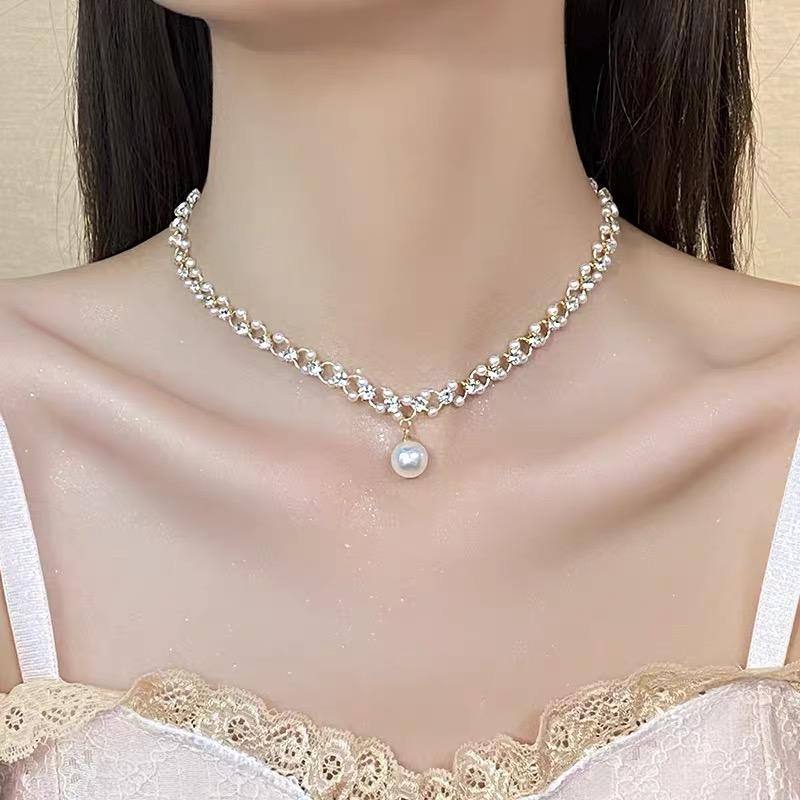 Sweet Crystal Pearl Circle Pendant Necklace for Women New Elegant Choker Chain Necklace Collar Fashion Statement Wedding Jewelry