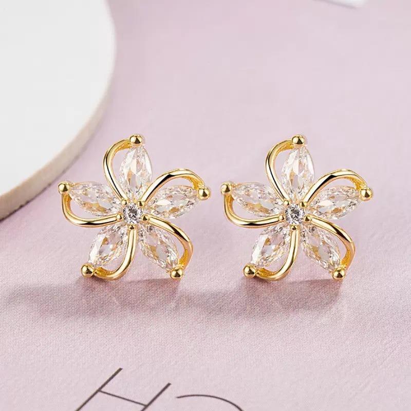 Fashionable Five-petal Flower Earrings Simple Temperament Small and Exquisite Earrings Light Luxury Elegant and Gentle Fairy Earrings