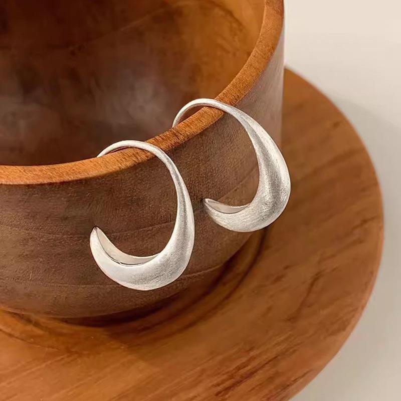 Simple C-type earrings women s niche design geometric arc stud earrings temperament earrings