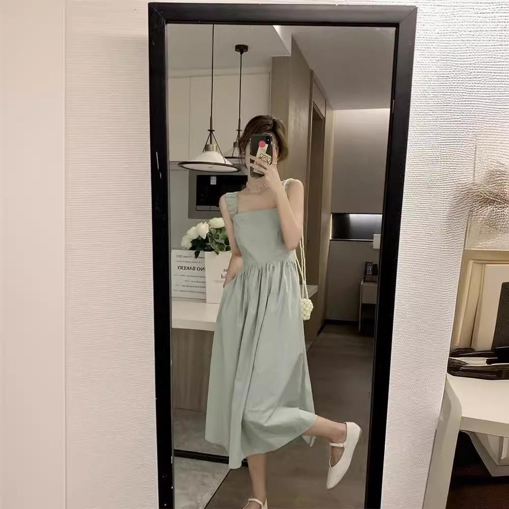 Petite 2024 French Square Neck Suspender Dress: Summer Waist-Cinching, Slimming, Niche Design for Women’s Elegant Style.