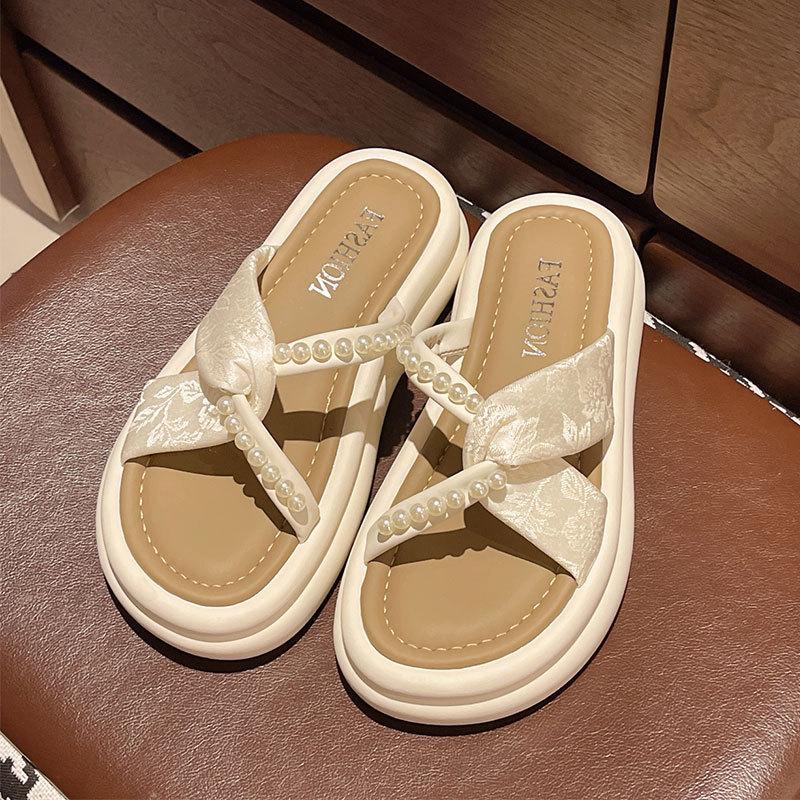 Thick bottom height increase outer wear one-word slippers female 2025 summer new fairy wind French beach pearl cool slippers