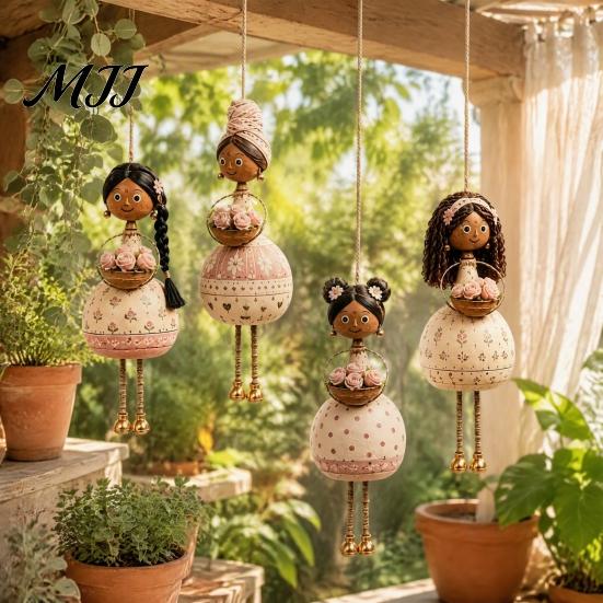 Decorazione Artistica da Interno ed Esterno Mano?Ornamento Appeso Bambola Etnica Dipinta, Ciondolo Stile Popolare con Campanella e Cesto, Statuetta Rustica Fantasiosa per la Casa Boho