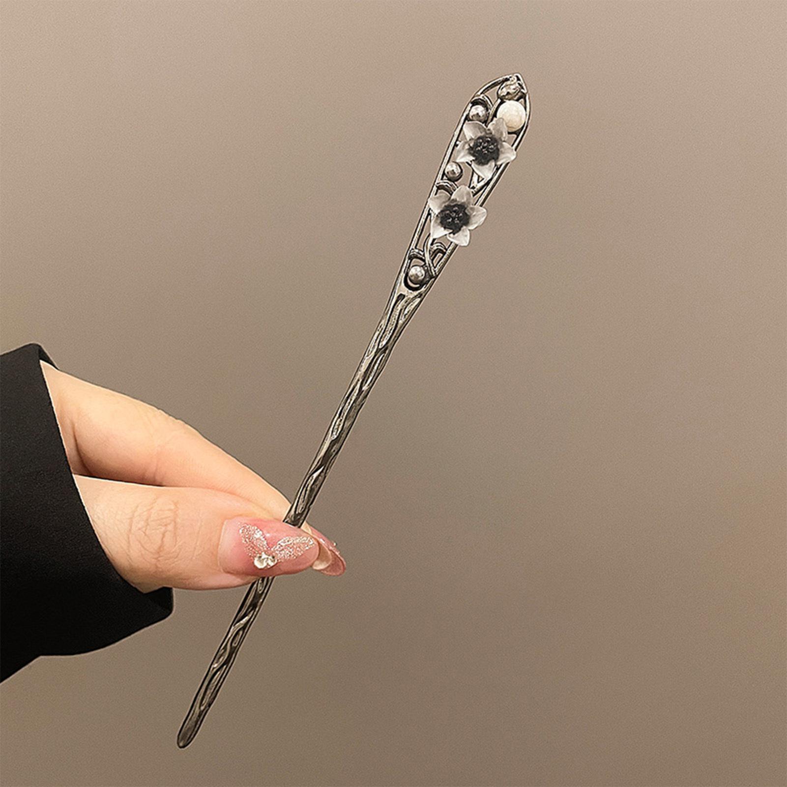 

New Chinese Style National Style Butterfly Pearl Curved Moon Tassel Ancient Style Hairpin, with A Sense of Luxury and Simplicity.