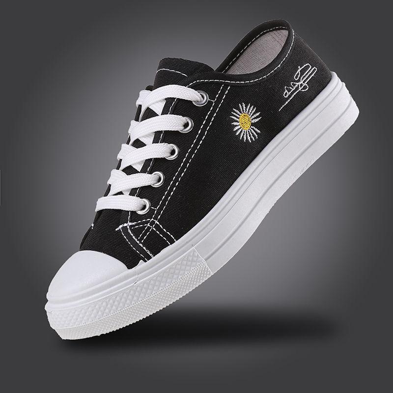 Frühlings- und Sommer-Canvas-Schuhe lässige kleine schwarze Schuhe Damenschuhe Koreanische Version Trend flache Grundplatte Schuhe Damenschuhe