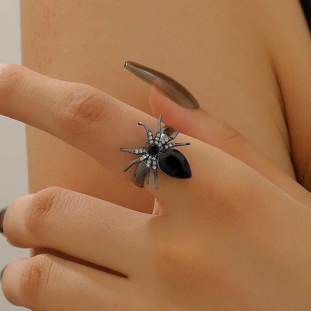 

Gothic Rose Crystal Spider Stud Earring Ring Set for Women Punk Y2K Sparkling Zircon Insect Finger Ring Trendy Halloween Zircon