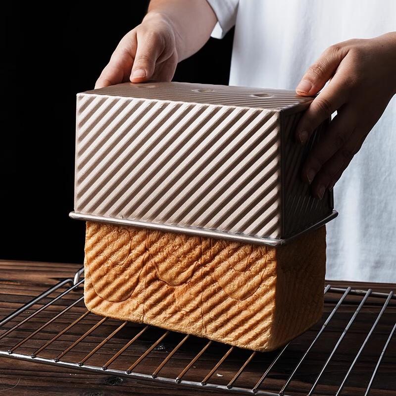 Gold Ripple Non-stick Toast Box with Lid (2-Pack)